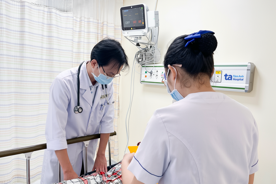 Thêm 11 trường hợp nghi ngộ độc nhập viên sau khi ăn bánh mì trên đường Nguyễn Thái Sơn