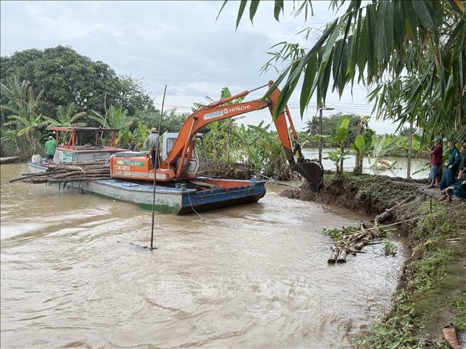 Khắc phục xong đoạn đê bị vỡ ở cồn Sơn, Cần Thơ