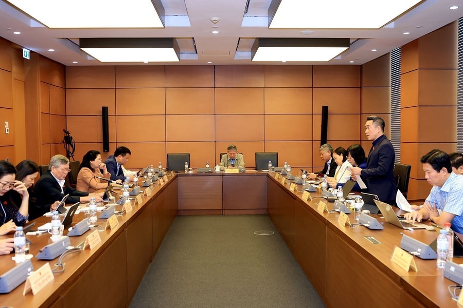 Ngày 7/11, Quốc hội tiếp tục thảo luận tại hội trường và ở tổ về các dự án luật