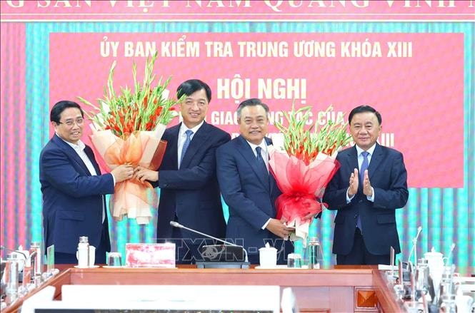 Hội nghị bàn giao công tác của Chủ nhiệm Ủy ban Kiểm tra Trung ương