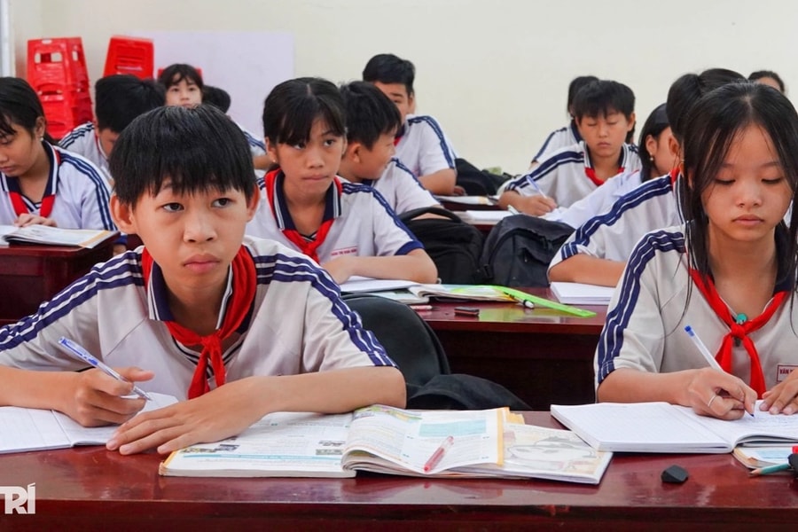 Mẹ bó rau thuê, cha phụ hồ nuôi con trai bị thận hư từ lúc 1 tuổi