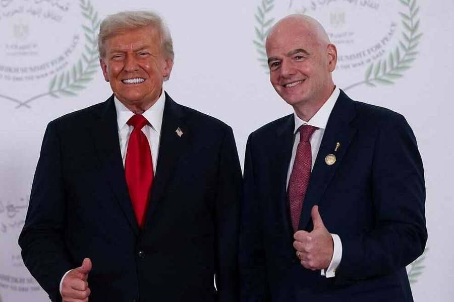 Chủ tịch Infantino 'phạm luật FIFA' vì khen Tổng thống Trump