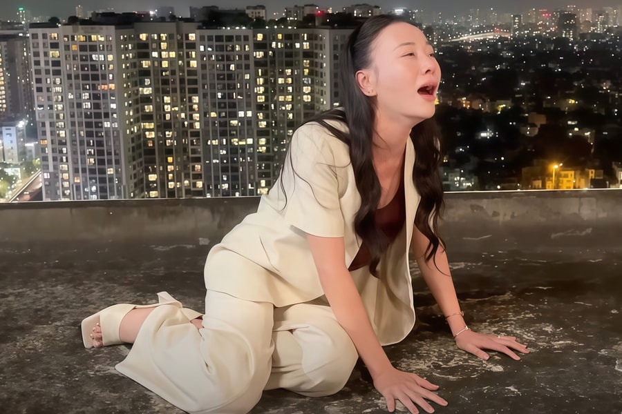 Hậu trường cảnh Phương Oanh quỵ gối gào khóc