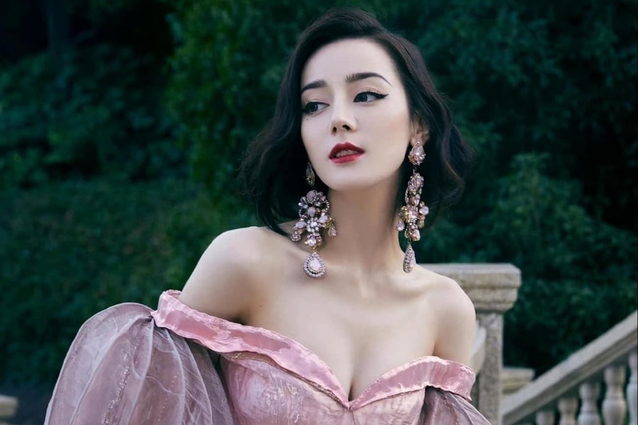 Vì sao hàng trăm nghệ sĩ né tránh Địch Lệ Nhiệt Ba?