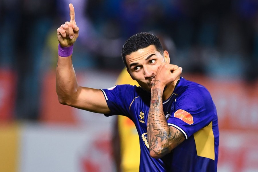 Không gian lận nhập tịch như Malaysia, vì sao tuyển Việt Nam chưa gọi Hoàng Hên?