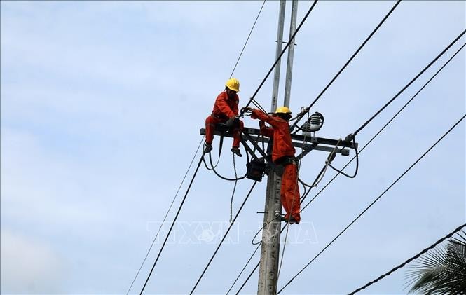 Khắc phục bão số 13: Khôi phục cấp điện trở lại cho hơn 68% khách hàng