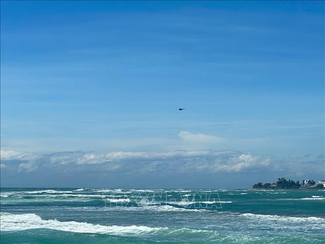 Quảng Ngãi: Tìm thấy 1 nạn nhân sống sót sau 2 ngày mất tích trên biển