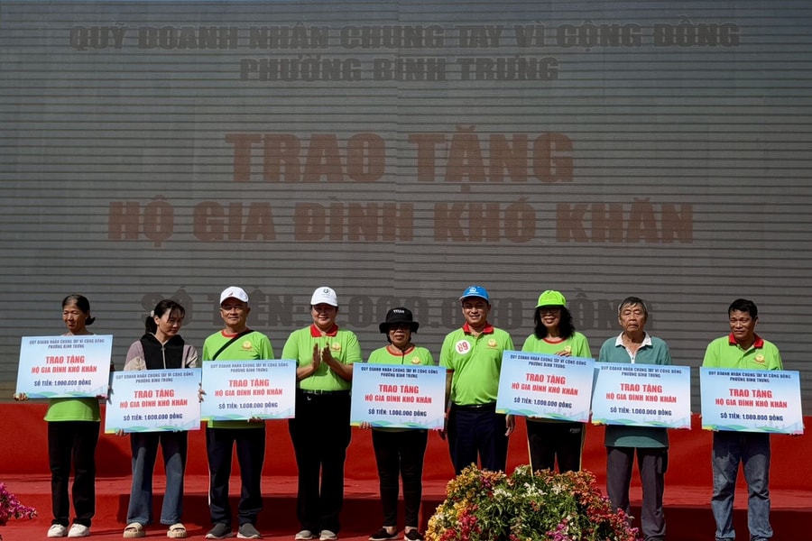 Hơn 5.000 người tham gia đi bộ đồng hành, quyên góp gần 1,5 tỷ đồng hỗ trợ người khó khăn