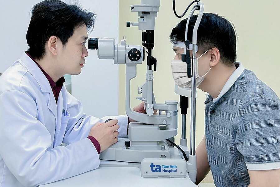 Rách giác mạc có nguy hiểm không?