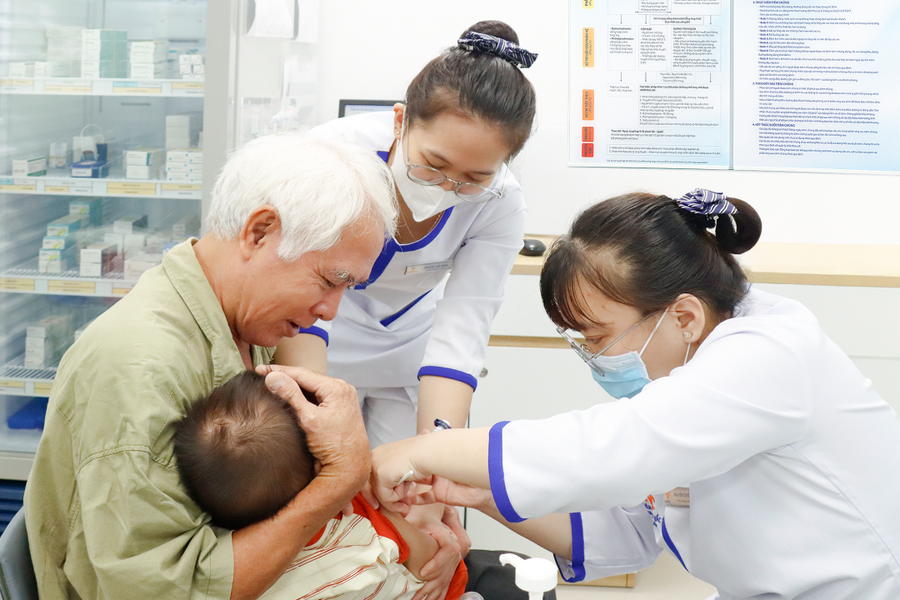 Mở rộng tiêm vaccine phế cầu, não mô cầu cho trẻ từ 6 tuần tuổi