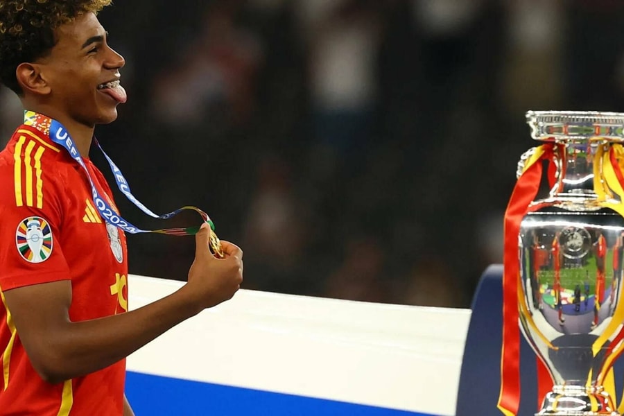 FIFA đổi ngày Yamal đối đầu Messi