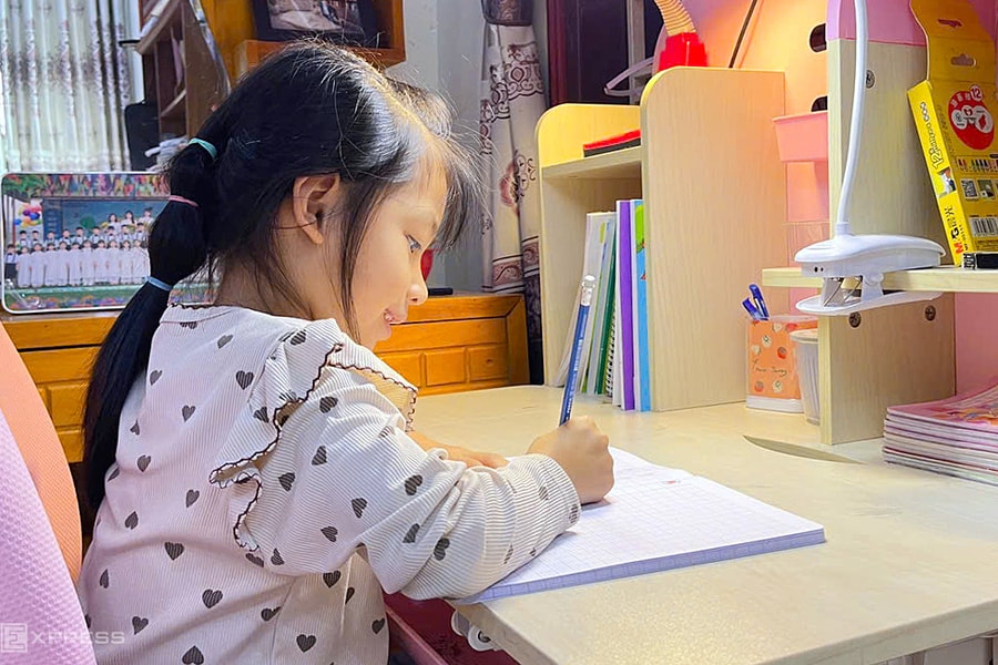 Luật sư: Bắt con học quá sức là bạo lực gia đình