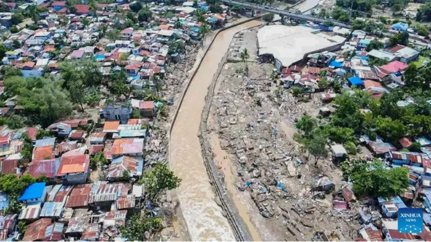 Philippines sơ tán 100.000 người tránh siêu bão Fung-wong