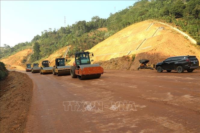 Phó Thủ tướng Nguyễn Chí Dũng kiểm tra tiến độ dự án cao tốc Tuyên Quang – Hà Giang