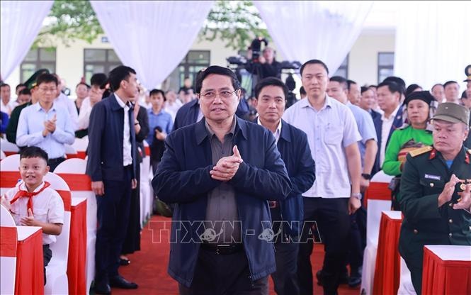 Thủ tướng dự Lễ khởi công xây dựng các trường nội trú và liên cấp