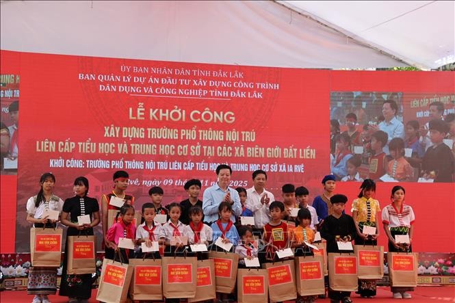 Lễ khởi công trường phổ thông liên cấp tại xã biên giới Đắk Lắk