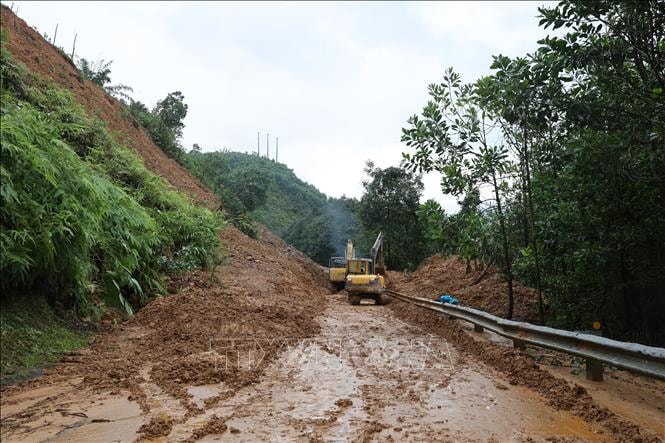 Đồng bộ nhiều giải pháp khắc phục các điểm xung yếu sau mưa lũ