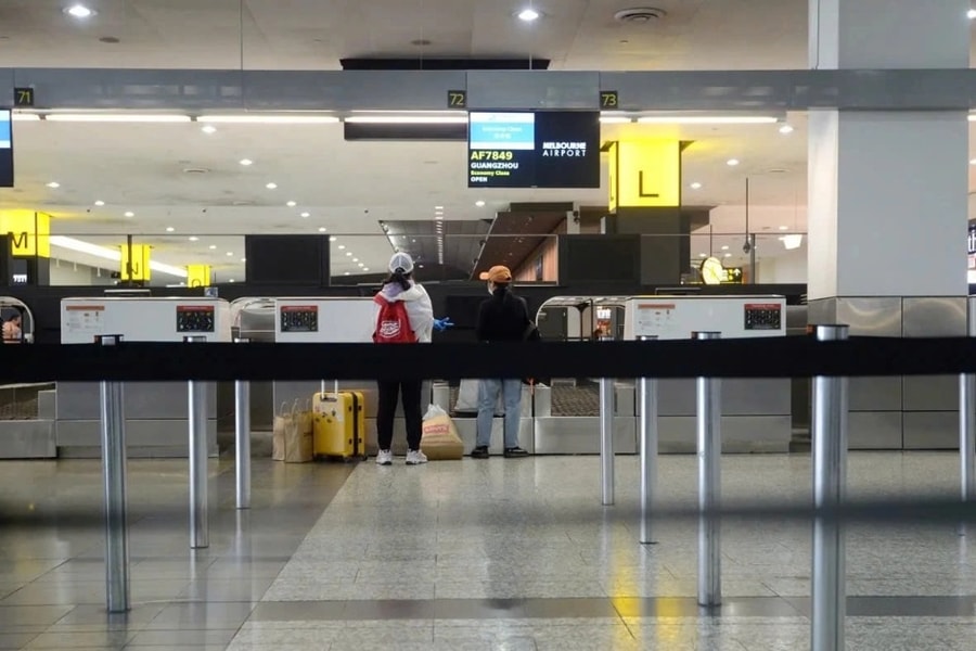 Pin sạc dự phòng phát nổ trong túi quần, người đàn ông "bốc cháy" ở sân bay