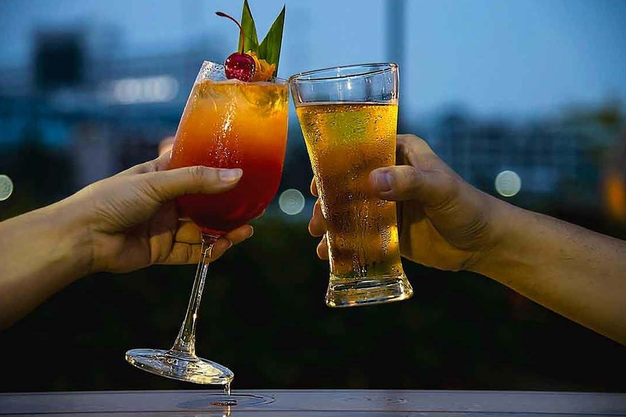 Uống rượu bia vào ban ngày có thể bị phạt 300 USD tại Thái Lan