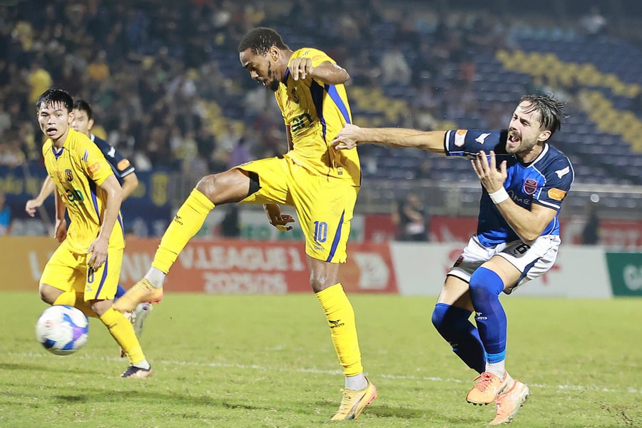 SLNA ngắt mạch tám trận không thắng ở V-League