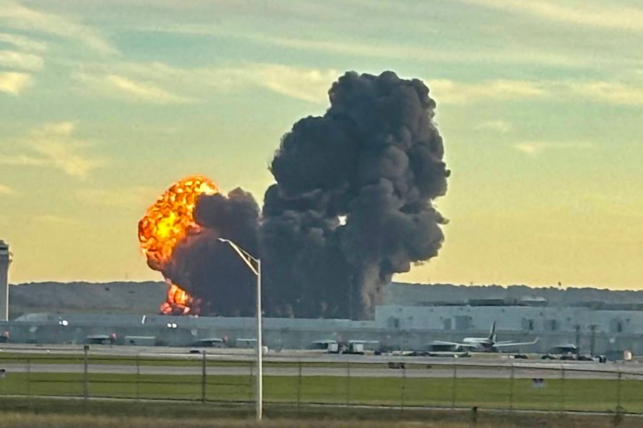 Mỹ cấm bay phi đội chở hàng MD-11 sau vụ tai nạn cháy nổ