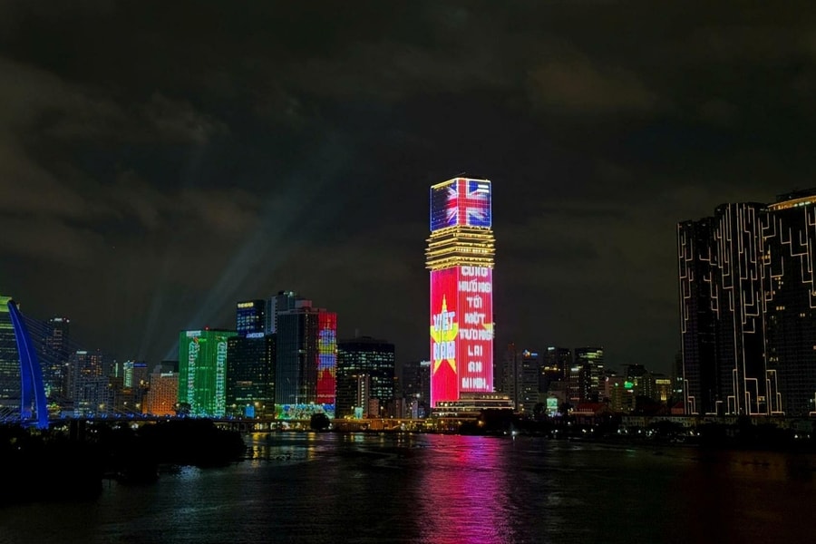 Saigon Marina IFC thắp sáng trong 'Tuần hữu nghị Việt Nam - Anh'