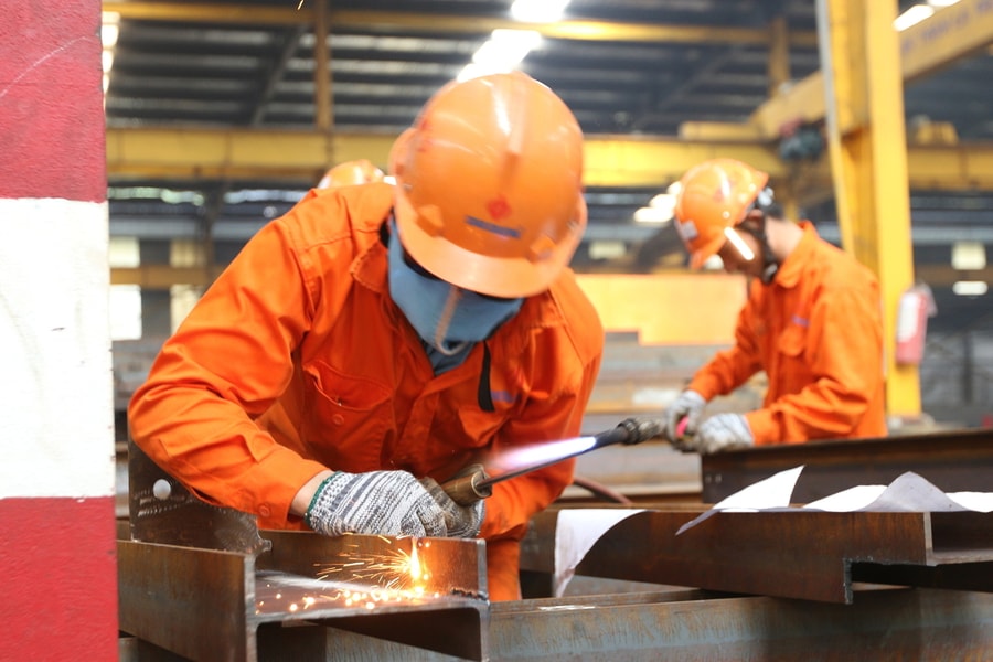 UOB nâng dự báo tăng trưởng Việt Nam lên 7,7%