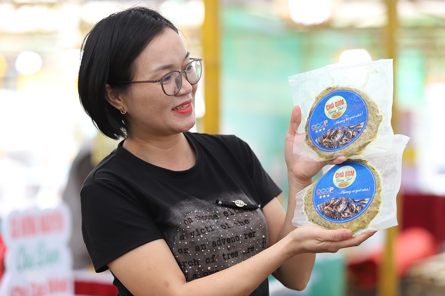 Hồi sinh món chả cua đồng 'cứu đói'