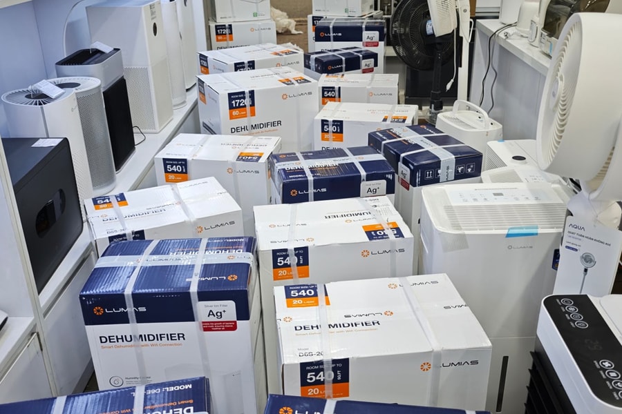 Máy hút ẩm 'cháy hàng' trái mùa