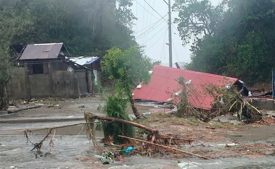 Người Philippines kể cảnh 'như tận thế' trong siêu bão Fung Wong