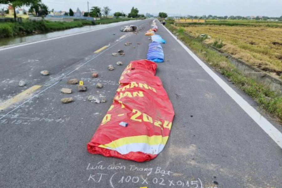 Khởi tố người phơi lúa trên đường, gây tai nạn ngã xe máy