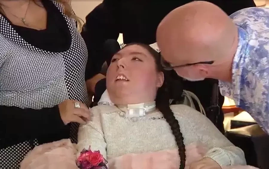 Cô gái 'gần như không não' sống sót kỳ diệu