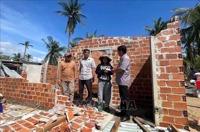 Hỗ trợ xây dựng lại nhà ở, ngư dân vươn khơi bám biển