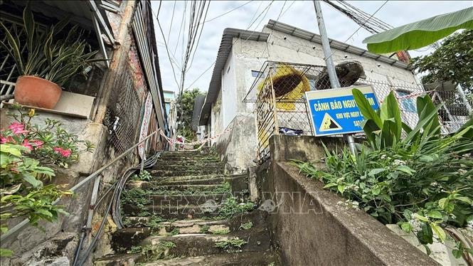 Triển khai biện pháp ngăn ngừa sạt lở trên núi Tương Kỳ