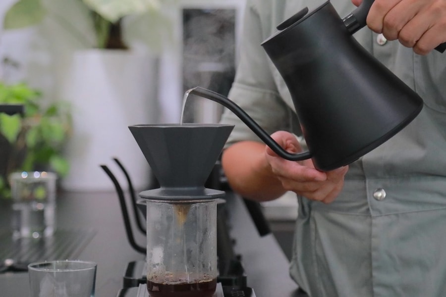 Quán “cà phê nhà giàu” trong ngõ ở Hà Nội, bán 750.000 đồng/ly