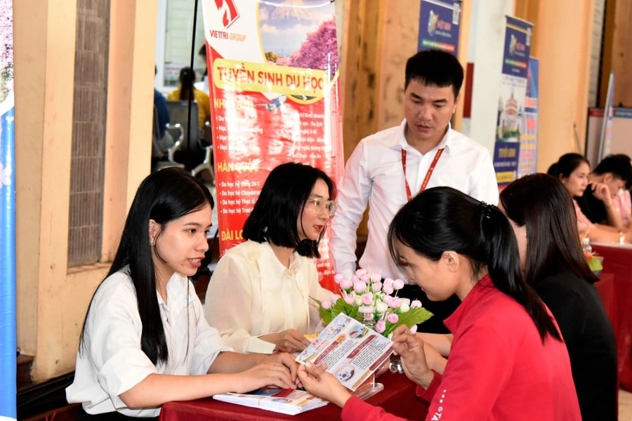 Hàng nghìn cơ hội làm việc ở nước ngoài, lương cao nhất 120 triệu đồng