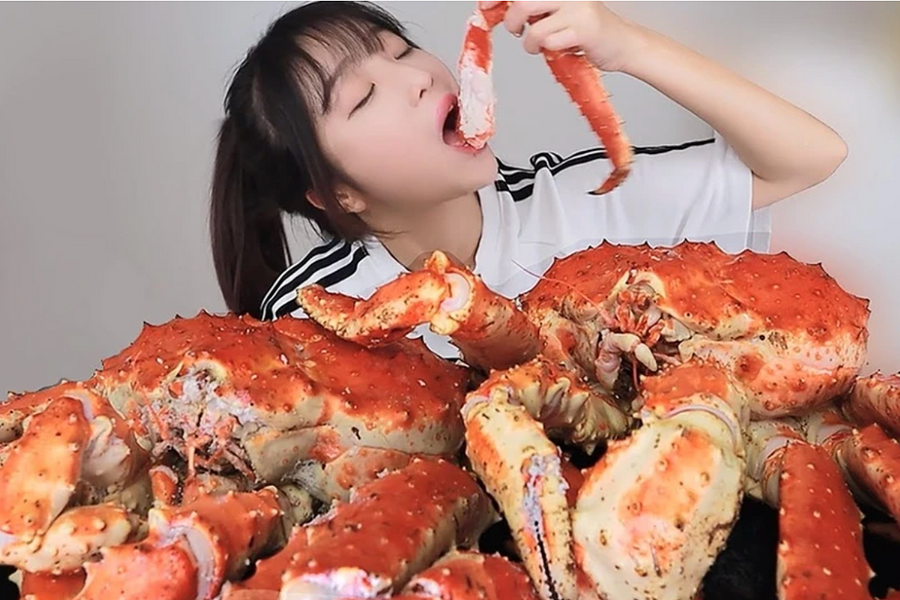 'Thánh mukbang' phải lắp răng giả vì ăn quá nhiều