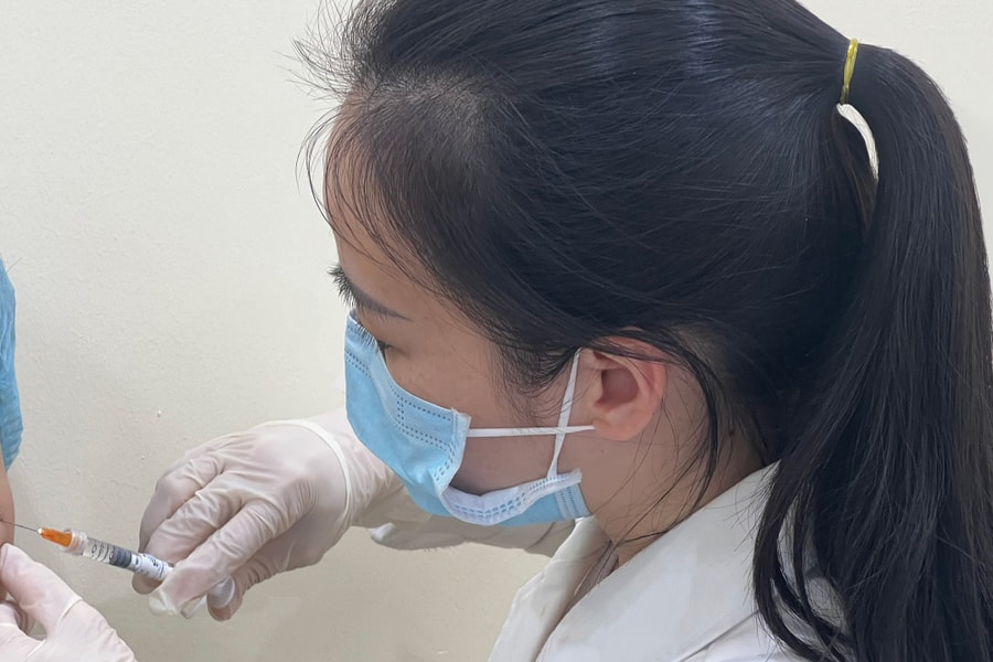 Tiêm chất làm đầy hốc mắt trũng sâu