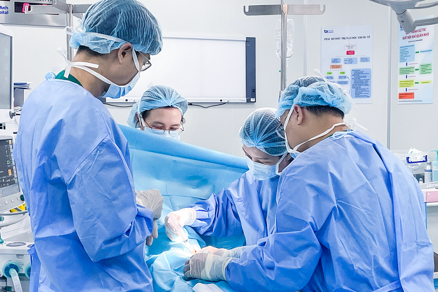 U bạch huyết to bằng 1/3 cơ thể bé trai