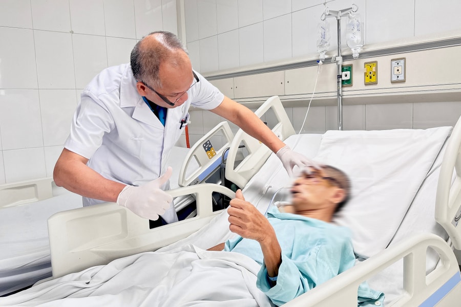 Ca mổ '5 trong 1' tái sinh khuôn mặt người đàn ông