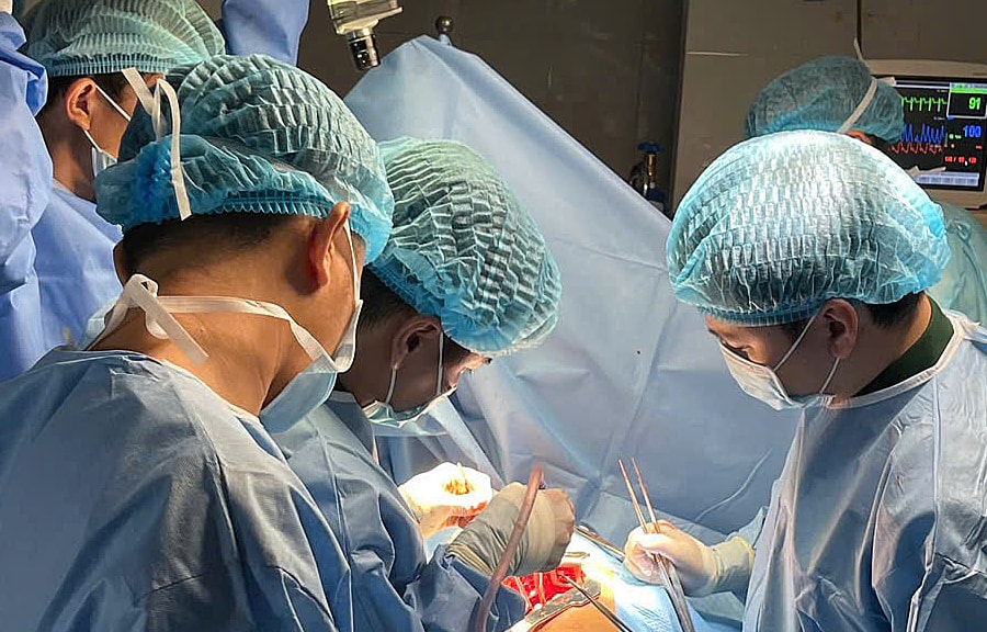 Ca phẫu thuật mở ngực giữa Trường Sa