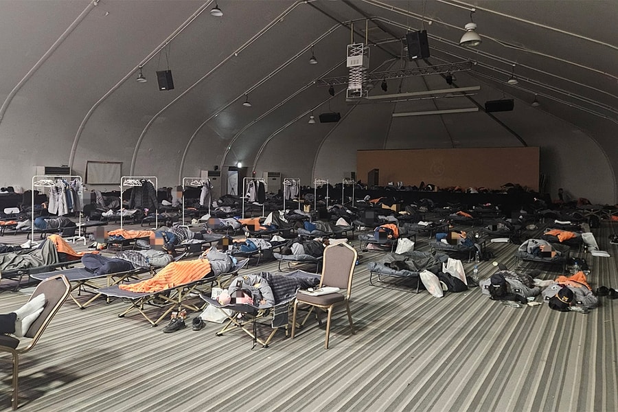 Hàn Quốc điều tra việc cảnh sát phải ngủ 'như người vô gia cư' giữa APEC