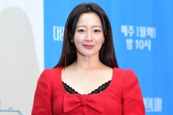 Kim Hee Sun ở tuổi 48
