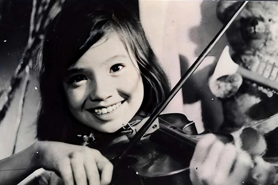 NSND Lan Hương 'Em bé Hà Nội': Cãi mẹ theo nghệ thuật, U70 viên mãn bên chồng