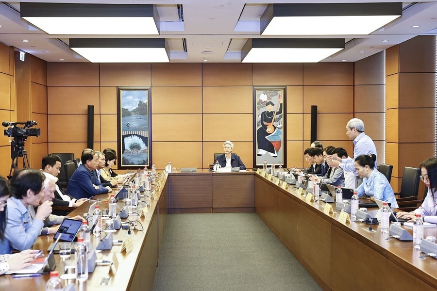 Ngày 12/11, Quốc hội tiếp tục thảo luận tại hội trường về các dự án luật