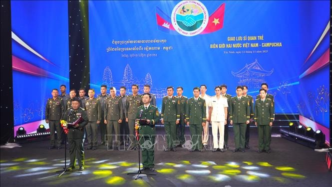 Sĩ quan trẻ Việt Nam - Campuchia chung tay bảo vệ biên giới hòa bình, hữu nghị, phát triển