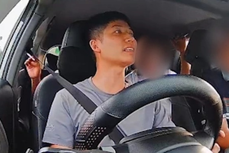 Tài xế công nghệ bị khách dọa đánh vì nhắc hút thuốc trên xe