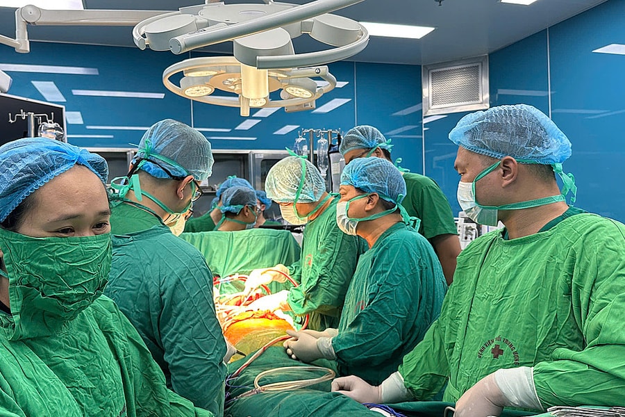 Lần đầu tiên ghép phổi cho hai bệnh nhân cùng lúc