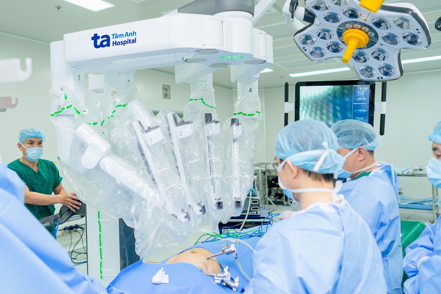Phẫu thuật bằng robot chặn ung thư phổi