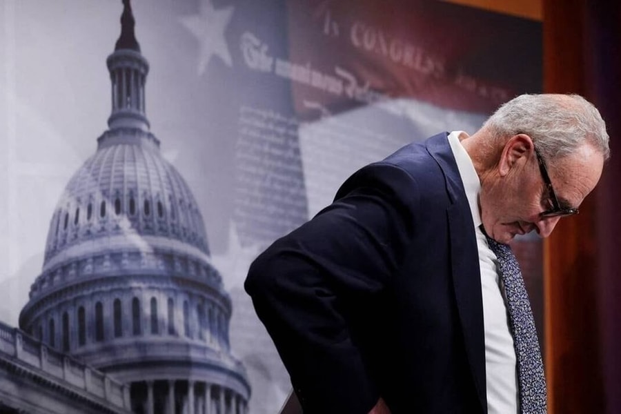 Nỗi tức giận của đảng Dân chủ khi 8 thượng nghị sĩ 'trở cờ'